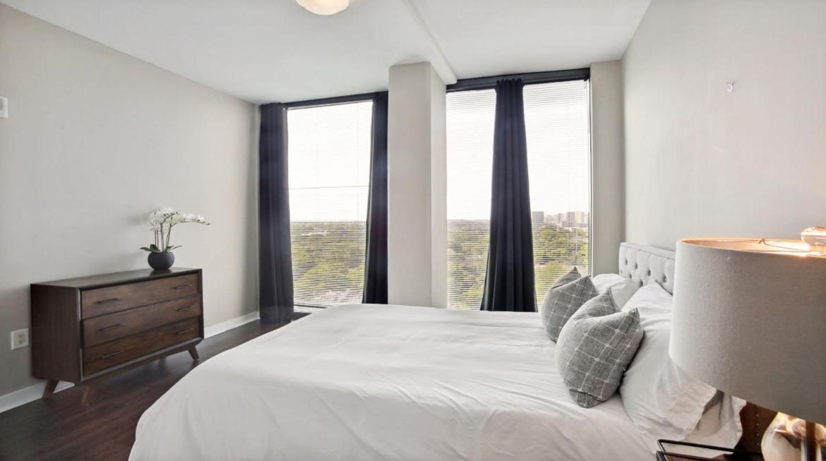 Piedmont Park 3 Bdrm With Views Apartment *